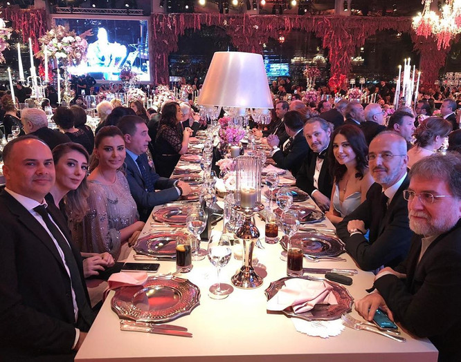 Medya patronları dünür oldu! Yelda Demirören ve Hasan Kalyoncu evlendi! - Resim : 7