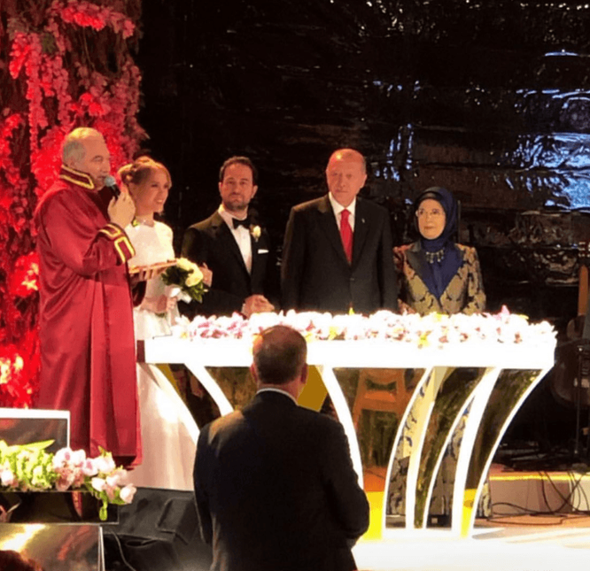 Medya patronları dünür oldu! Yelda Demirören ve Hasan Kalyoncu evlendi! - Resim : 1