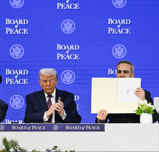 Trump adım adım Birleşmiş Milletler'i yıkıyor: Davos'ta imzalayıp, dünyaya duyurdu - Resim : 3