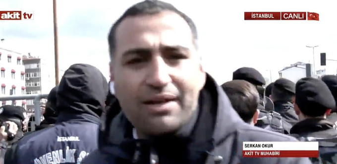 Akit TV muhabirine canlı yayında protesto! Alandan böyle kovuldu - Resim : 1