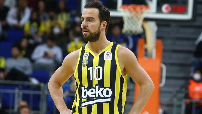 Fenerbahçe'nin kaptanı alkollü yakalandı! Ehliyetine el konuldu - Resim : 1