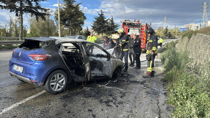 Samsunsporlu Anthony Musaba'nın kullandığı otomobil yandı: Ailesiyle birlikte içindeydi - Resim : 2
