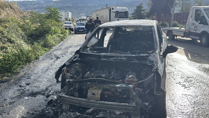 Samsunsporlu Anthony Musaba'nın kullandığı otomobil yandı: Ailesiyle birlikte içindeydi - Resim : 1