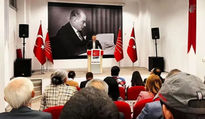 CHP’nin aday ofisinde Atatürk posteri tartışması! - Resim : 1