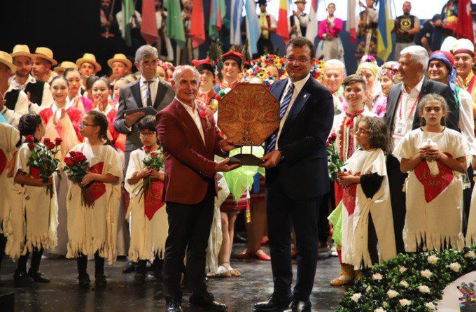 Kalem alamıyor ama festival yapıyor! Maaş ödeyemeyen belediyenin sponsoru İBB oldu - Resim : 1