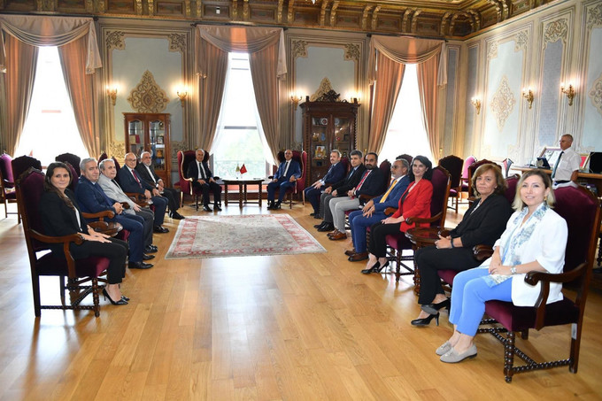 Köşkün halıları Rektör Bey’in makamına! Zehirlenme korkusuyla çay ocağına şifre! - Resim : 1