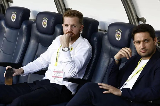 Fenerbahçe’deki kadro dışılar için çarpıcı iddia! 'Gırtlak gırtlağa geldiler...' - Resim : 1