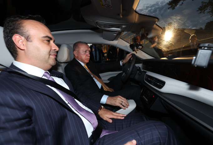 Togg'un yeni modeli T10F'in ilk teslimatı: Erdoğan'a hediye edildi - Resim : 1