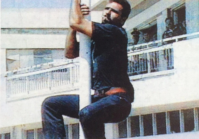 Bayrak saldırganları zihniyetlerini gösterdi! Ne zaman gerçekten saygılı oldular ki? - Resim : 1