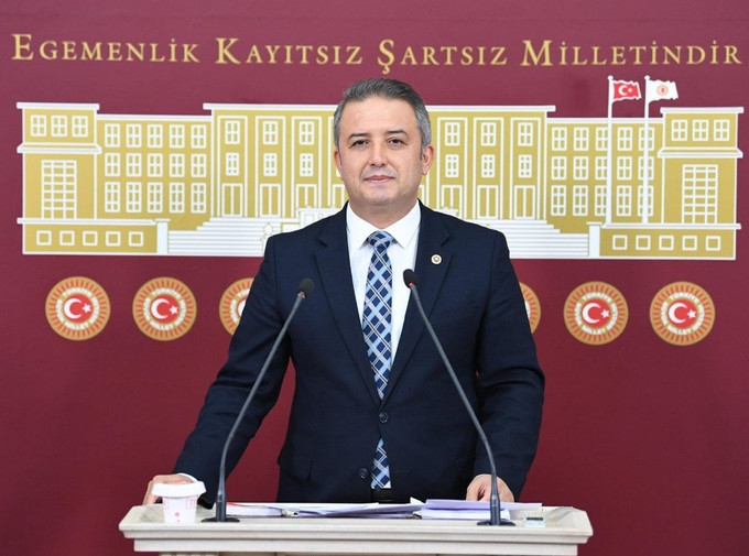 Kurulalı 24 saat olmadı: Yeni Yol'da ilk ayrılık geldi - Resim : 1