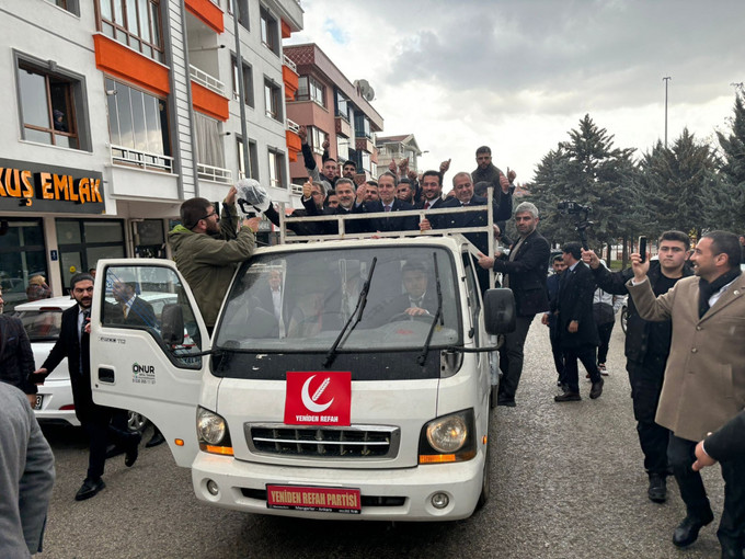İkonik kamyon kasası pozunu verdi! Erbakan'dan 30 yıl sonra benzer fotoğraf! - Resim : 2