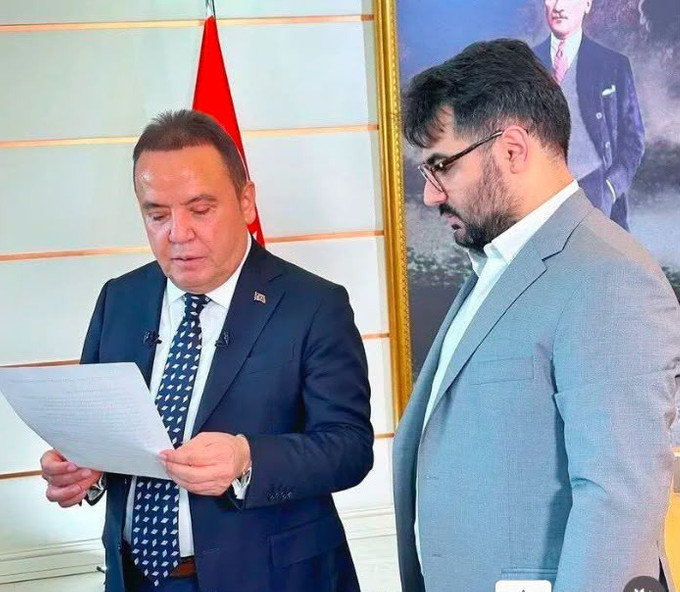 Bakan Elvan'ın eski fotoğrafçısı tutuklandı! İktidarı da muhalefeti de o tıraş etmiş! - Resim : 3