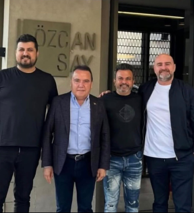 Bakan Elvan'ın eski fotoğrafçısı tutuklandı! İktidarı da muhalefeti de o tıraş etmiş! - Resim : 1
