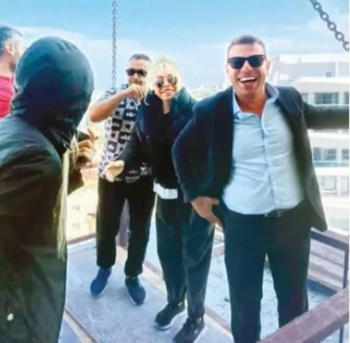 Ajda Pekkan satın aldığı evleri vinçle gezdi - Resim : 1