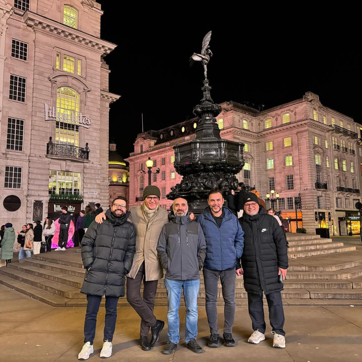 Ülker’in davetiyle gitmeleri tartışma yarattı! Bağımsız gazetecilerin bedava Londra gezisi! - Resim : 1