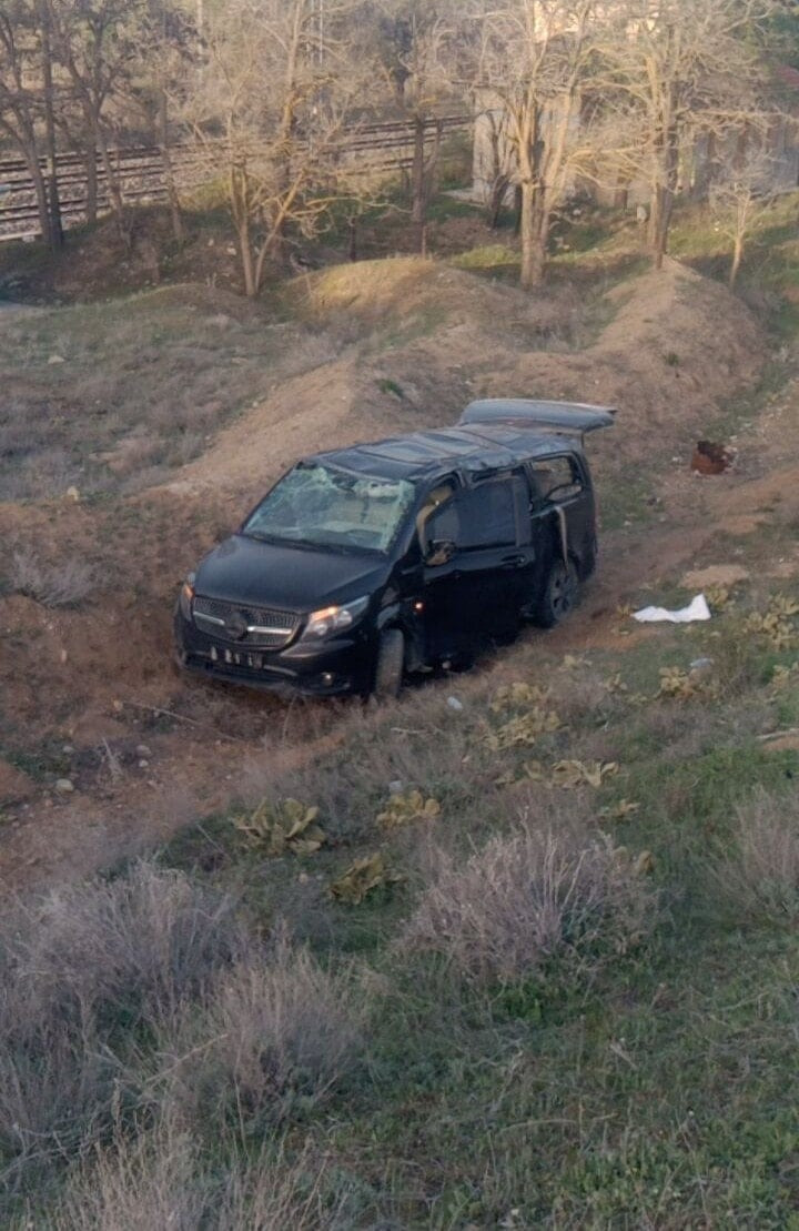 Gönül Dağı'nın Taner'i trafik kazası geçirdi! Olay yerinden görüntüler ortaya çıktı - Resim : 2