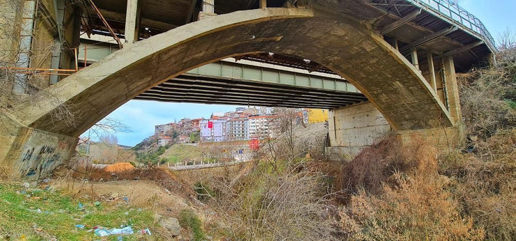 Aileler ‘Yargılansın’ dedikçe o ihaleye boğuldu! TCDD yöneticisi Hamsu Köprüsü’nü yapacak! - Resim : 1