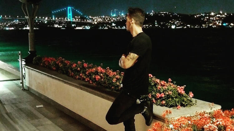 Mesut Özil'den heyecanlandıran paylaşım! Futbol camiası bu transferi konuşuyor - Resim : 1