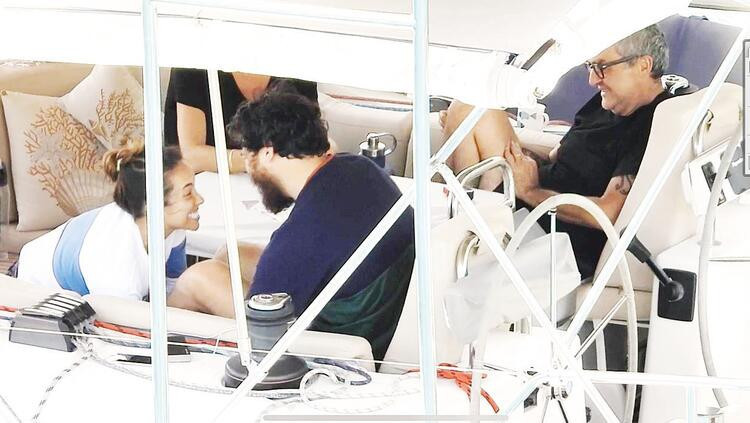 Çağatay Ulusoy ve Duygu Sarışın'ın romantik anları: Çıldırtma beni koparırım etini! - Resim : 1