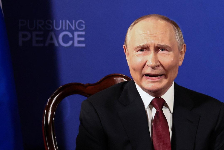 Trump-Putin görüşmesine damga vuran anlar! Sessiz kaldı, mimikleri çok konuşuldu - Resim : 2