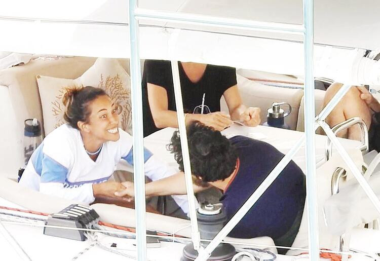 Çağatay Ulusoy ve Duygu Sarışın'ın romantik anları: Çıldırtma beni koparırım etini! - Resim : 2