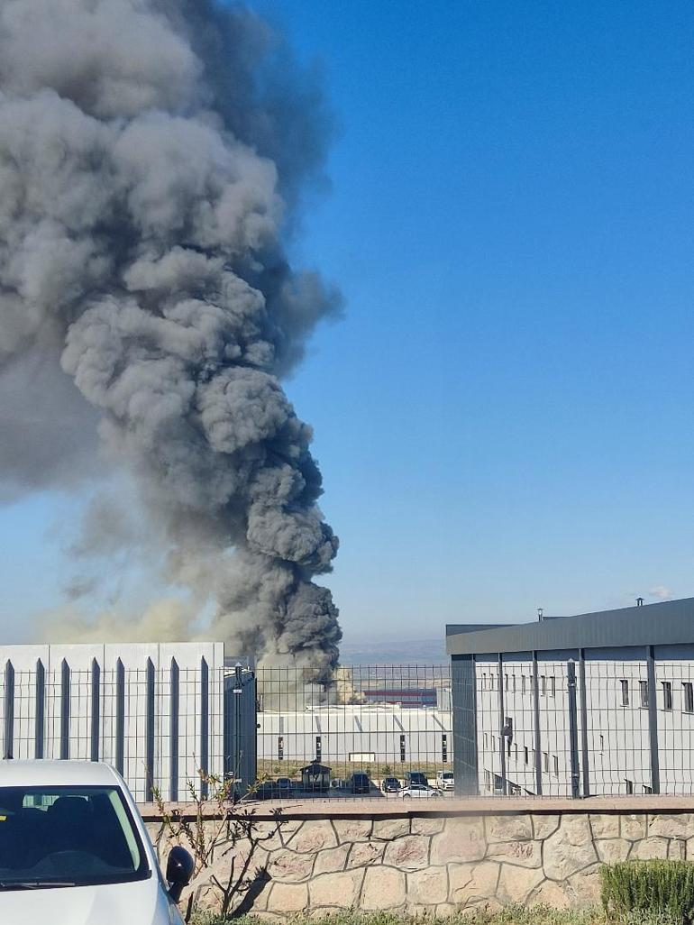 Ankara’da boya fabrikasında yangın: 1 işçi yaşamını yitirdi, 2 yaralı - Resim : 3