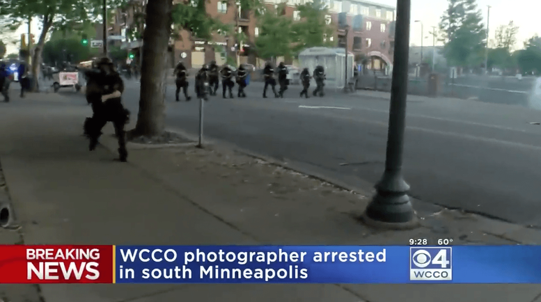 Bacağından vurulan gazeteci gözaltı anını kaydetti - Resim : 1