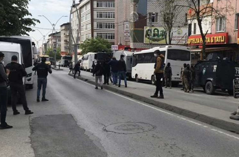 İbrahim Gökçek'in cenazesinde olaylar çıktı - Resim : 4