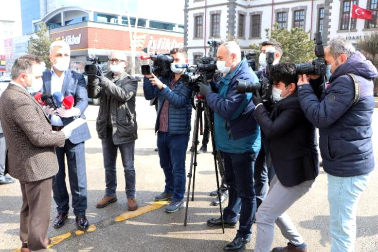 Ekran Kedisi habercileri uyarıyor: Yenilmez değilsiniz, kahramanlığa gerek yok! - Resim : 3