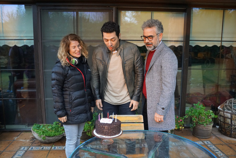 Ünlü oyuncuya sette doğum günü sürprizi - Resim : 1