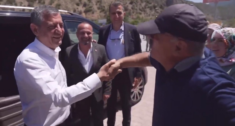 Özgür Özel'den 'Erdoğanlı' yerel seçim mesajı! Atlı konvoylarla karşılandı - Resim : 2