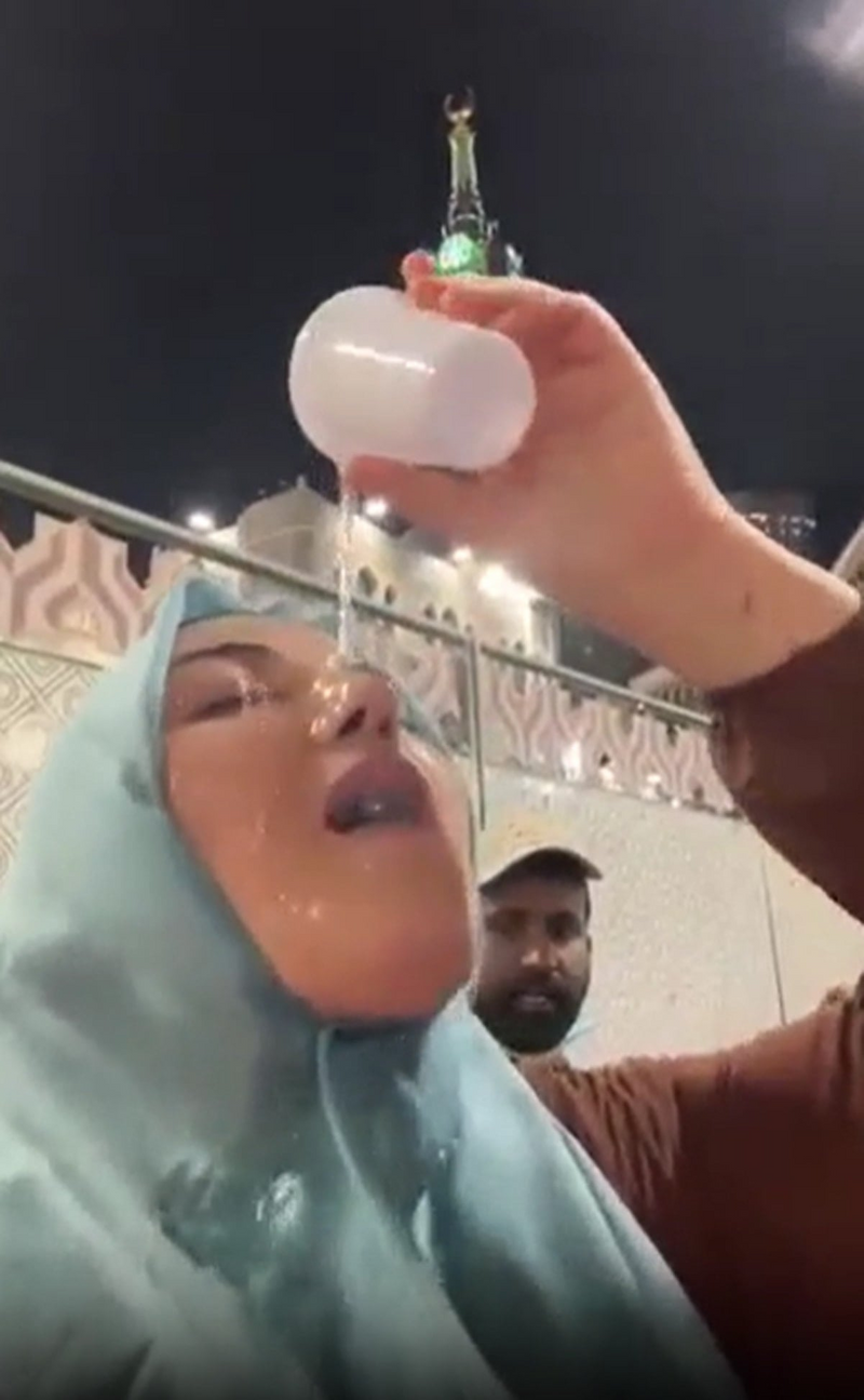 Umrede paylaşılan görüntü tartışma yarattı - Resim : 3