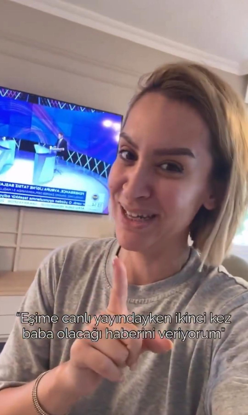 beIN Sports spikeri G&uuml;rler Akg&uuml;n canlı yayında 2.kez baba olacağını &ouml;ğrendi - Resim : 1