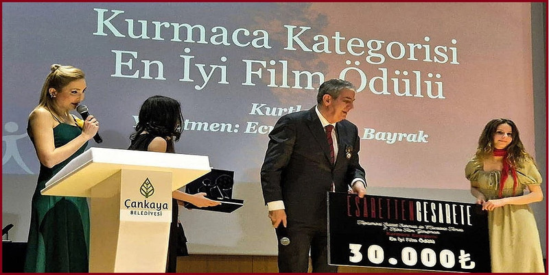 TRT spikerini 'o hareket' işinden etti! - Resim : 2