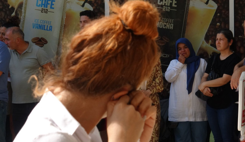 Tüm veliler onun için seferber oldu! Küpelerini çıkaramayınca sınav saatini kaçırdı! - Resim : 2