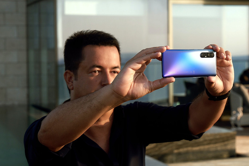 Acun Ilıcalı hangi ünlü markanın reklam yüzü oldu? Kızlarıyla kamera karşısına geçti! - Resim : 1