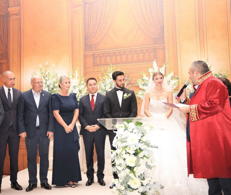 Ekonomi ve siyaseti buluşturan YouTuber düğünü! Nikah şahidi Mansur Yavaş ve Babacan... - Resim : 2