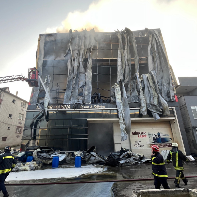 Kocaeli'de parfüm deposunda yangın faciası! 6 kişi hayatını kaybetti - Resim : 1