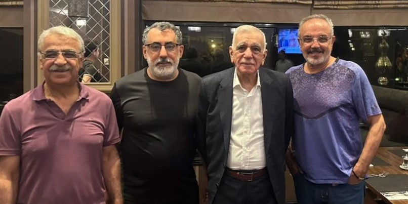 PKK’nın silah bırakma törenine gazetecilerden yoğun ilgi - Resim : 5