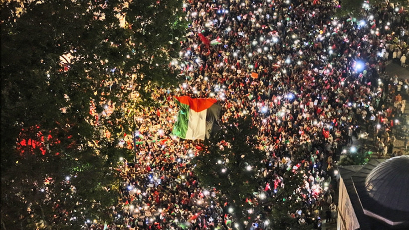 İstanbul’da “Gazze’ye Umut Ol” yürüyüşü! Binlerce kişi Beyazıt Meydanı’nda toplandı - Resim : 1