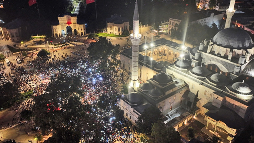 İstanbul’da “Gazze’ye Umut Ol” yürüyüşü! Binlerce kişi Beyazıt Meydanı’nda toplandı - Resim : 3