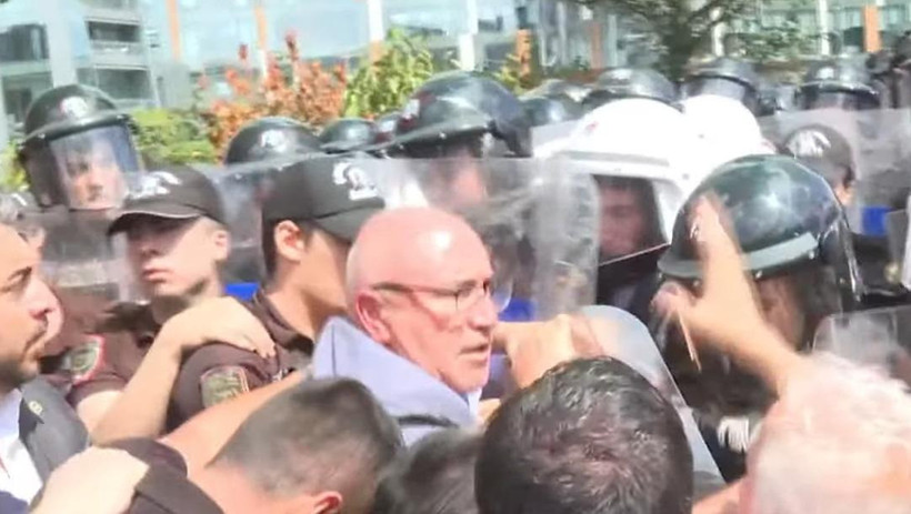 CHP İstanbul İl Başkanlığı'nda gergin anlar! Gürsel Tekin polis eşliğinde binaya girdi - Resim : 2