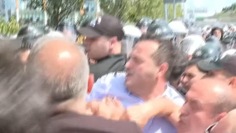 CHP İstanbul İl Başkanlığı'nda gergin anlar! Gürsel Tekin polis eşliğinde binaya girdi - Resim : 3