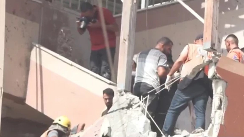 İsrail hastane vurdu: Canlı yayında katliam!