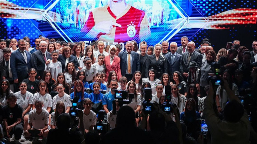 2. Kristal Ayaklar Ödül Gecesi’ne bakanlar ve ünlüler katıldı