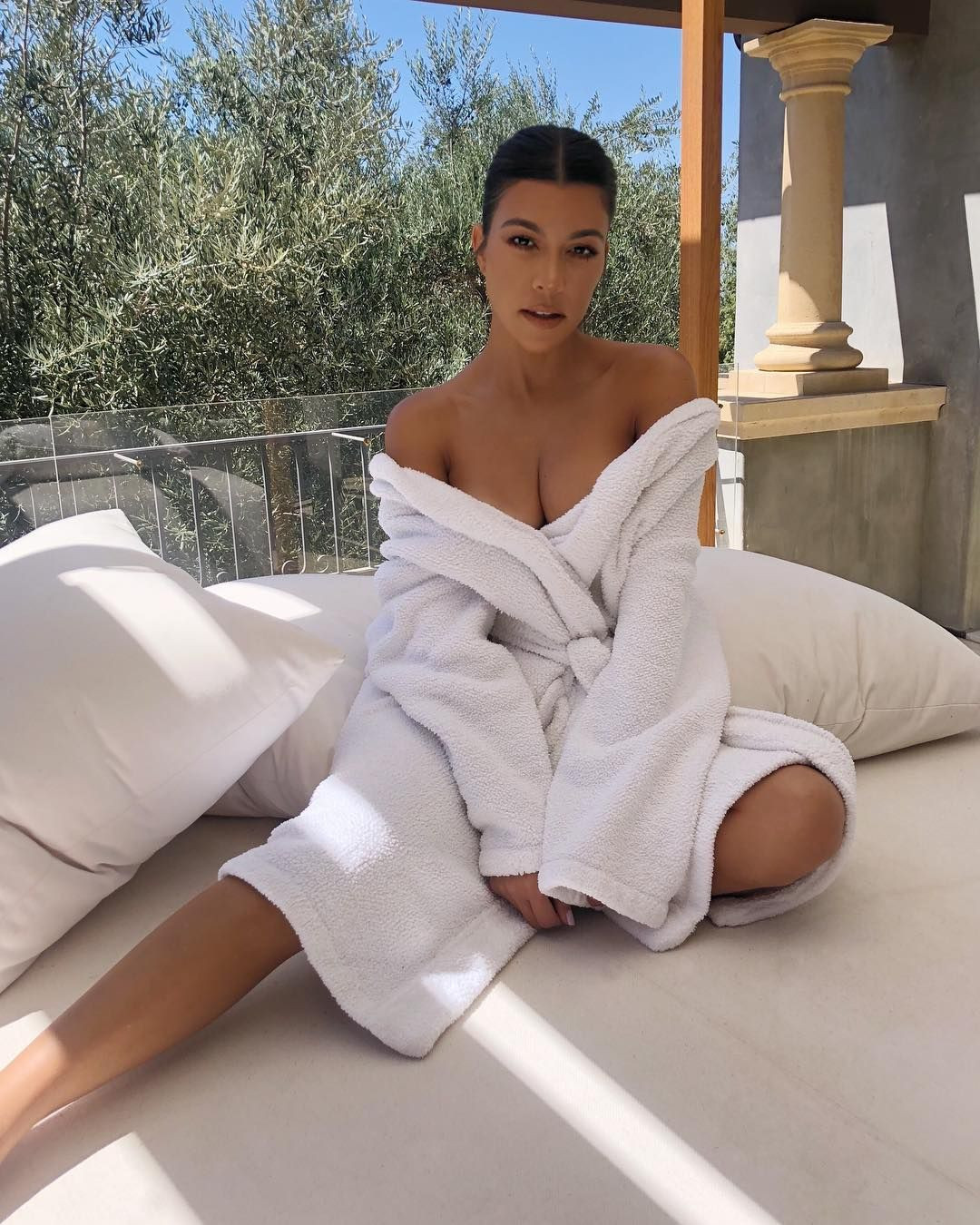 Kourtney Kardashian GQ’ya kapak oldu! - Sayfa 15