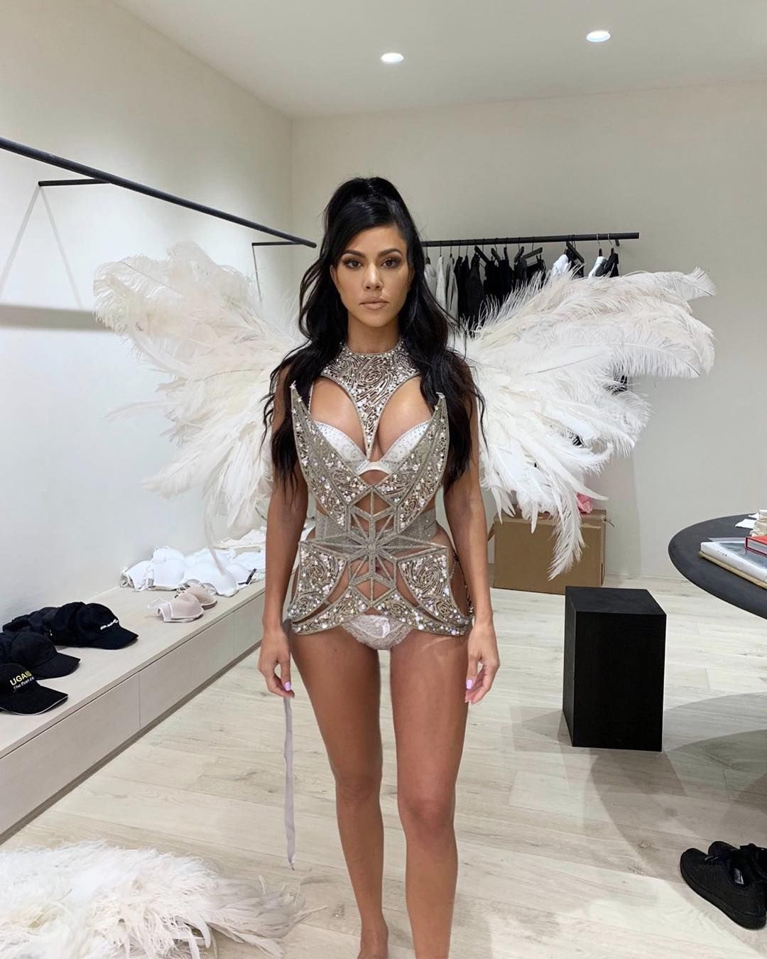 Kourtney Kardashian GQ’ya kapak oldu! - Sayfa 18