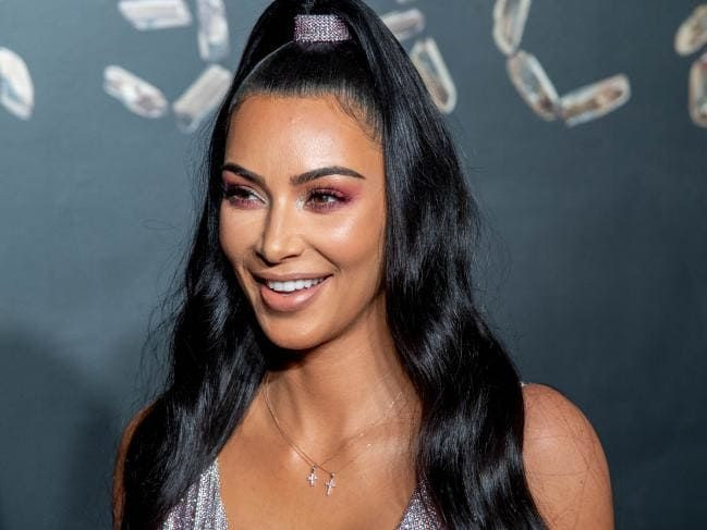 Kim Kardashian cesur dekoltesi ve mini elbisesiyle yürek hoplattı - Sayfa 10