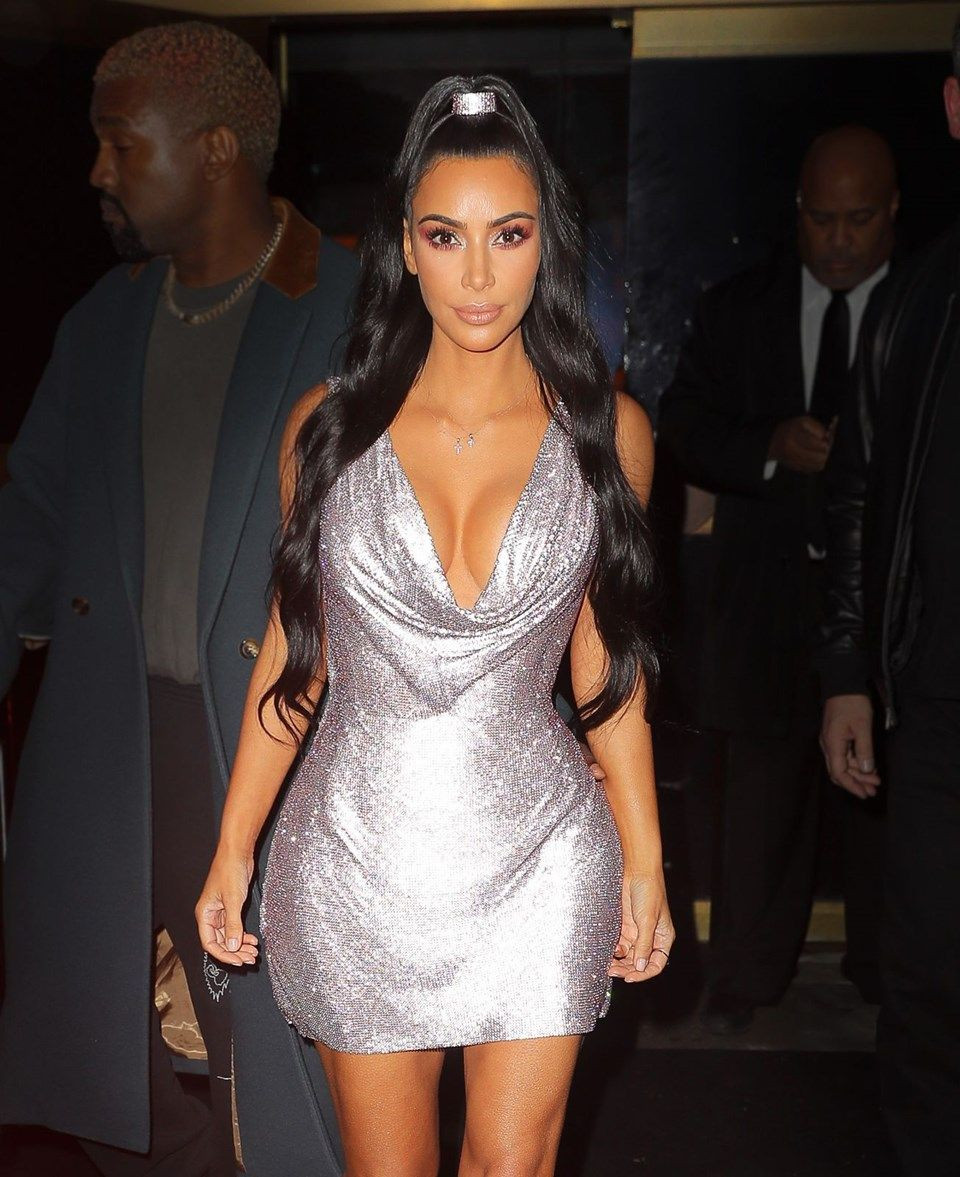 Kim Kardashian cesur dekoltesi ve mini elbisesiyle yürek hoplattı - Sayfa 7