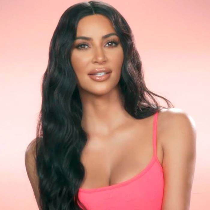 Kim Kardashian cesur dekoltesi ve mini elbisesiyle yürek hoplattı - Sayfa 15